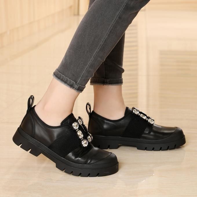 รอบ Toe ผู้หญิง Flat Loafer รองเท้าสลิปบนประเภทสําหรับทุกฤดู OEM